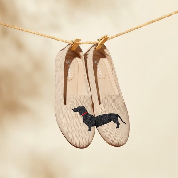 VIVAIA “AUDREY” ROUND-TOE EMBROIDERED LOAFERS IN ALMOND/BLACK SIZE 40.5 NWOT - Picture 2 of 8